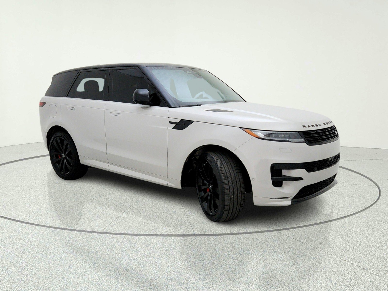 Used 2025 BORASCO GREY Land Rover Dynamic SE image 5