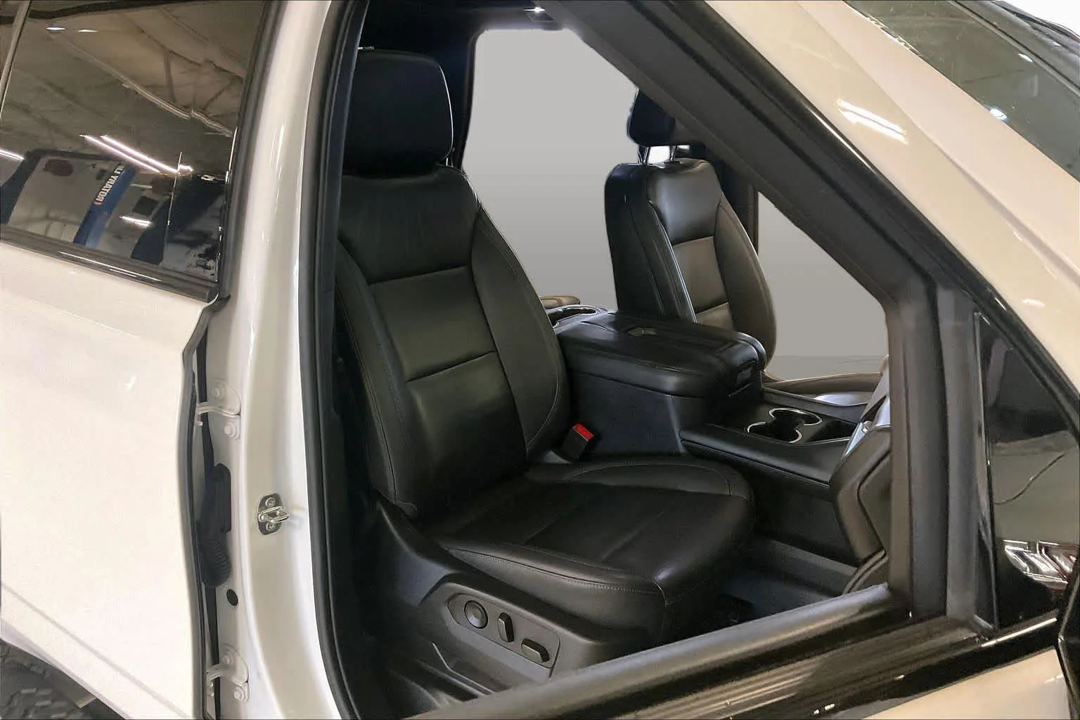 Used 2024 Summit White Chevrolet Z71 image 14