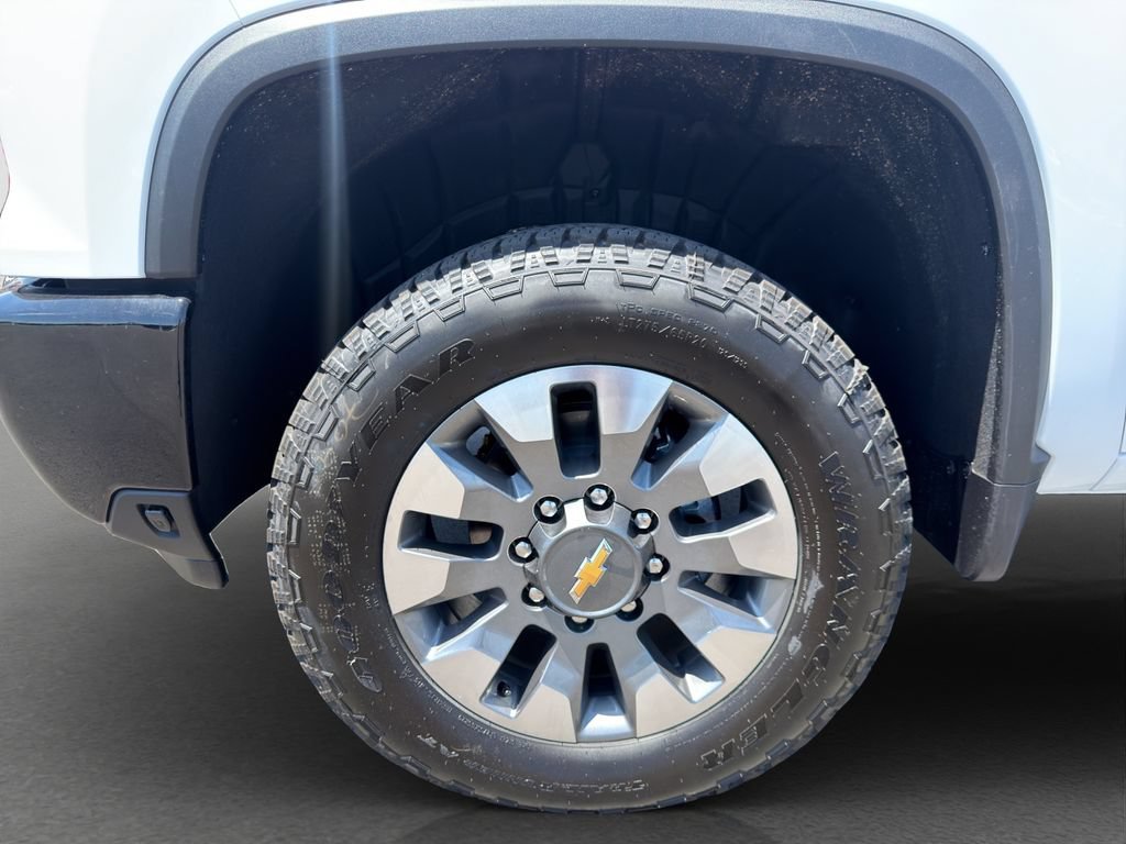 New 2026 Summit White Chevrolet Custom image 19
