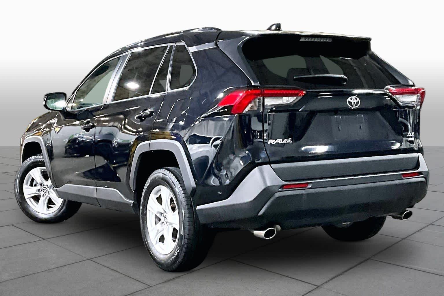 Used 2019 Midnight Black Metallic Toyota XLE image 12