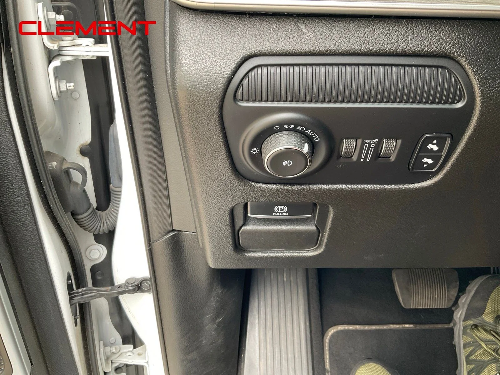 Used 2022 White Jeep Series III image 13