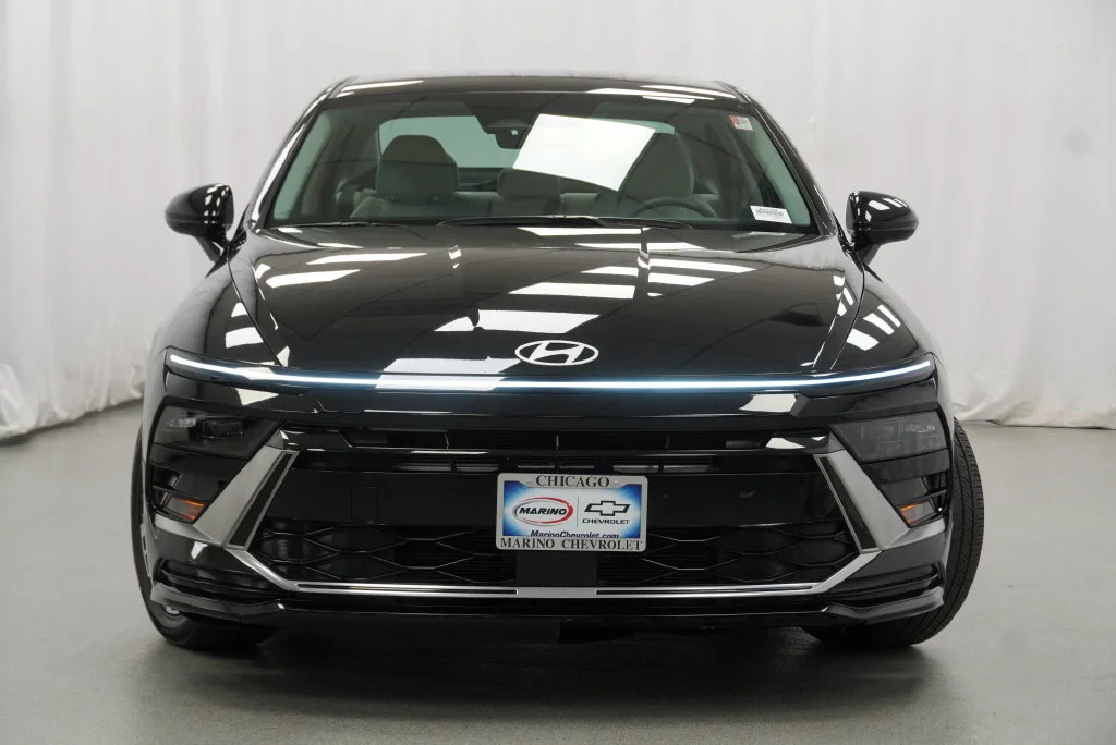 Used 2025 Abyss Black Hyundai SEL image 14