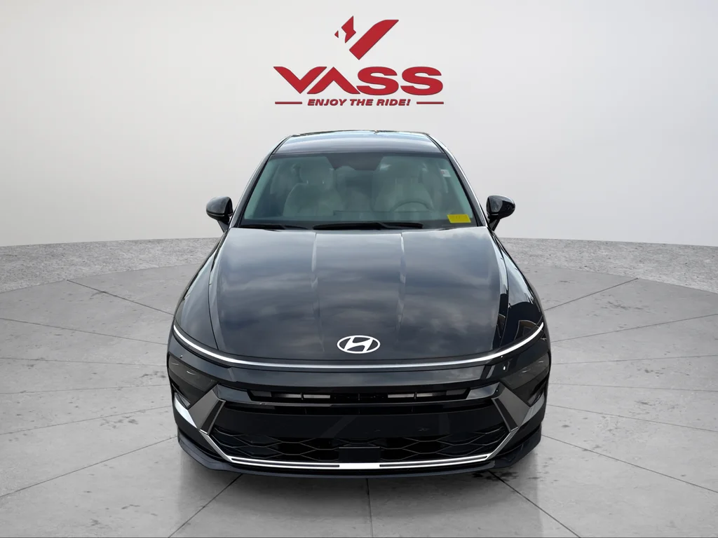 Used 2025 Abyss Black Hyundai SEL image 8