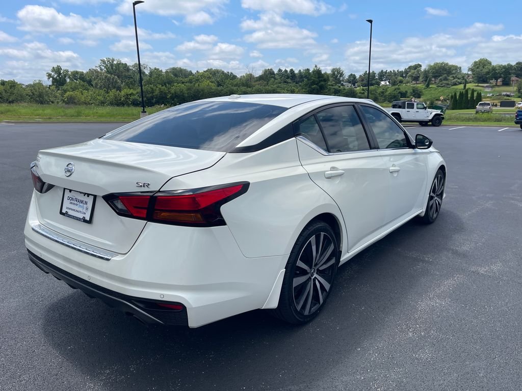 Used 2021 White Nissan 2.5 SR image 5