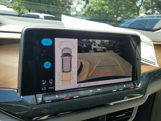 New 2026 White Volkswagen 2.0T SE w/Technology image 25