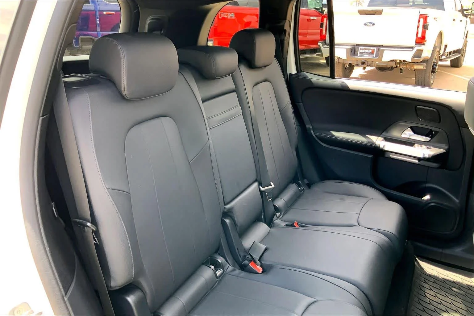 Used 2025 Polar White Mercedes-Benz GLB 250 image 20