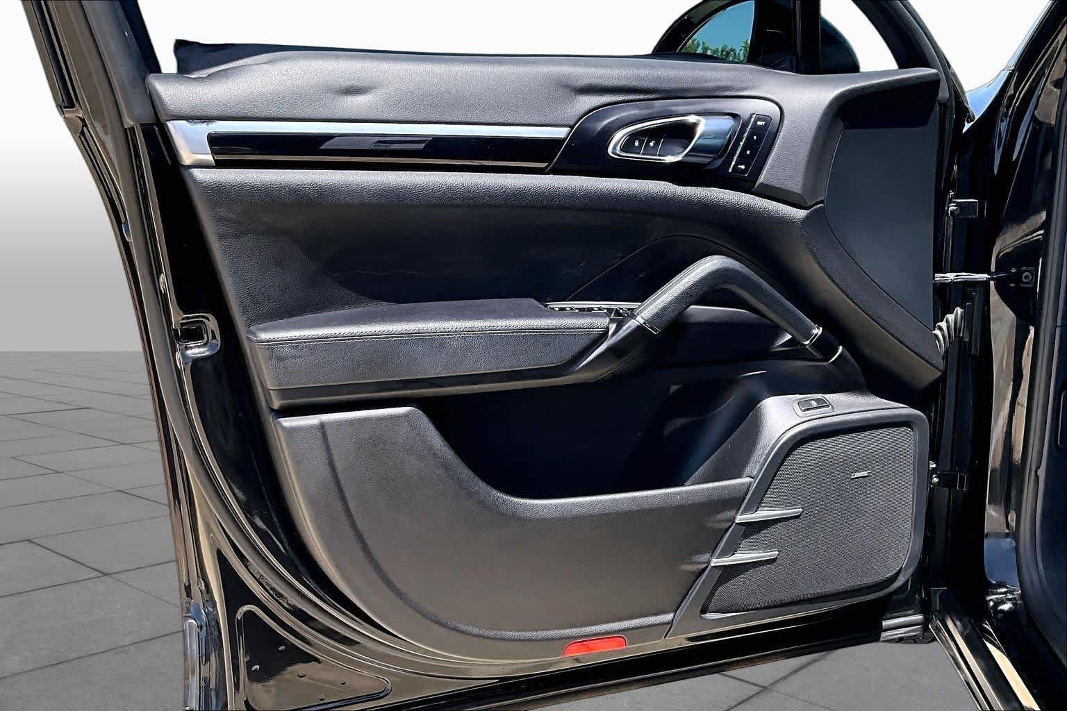 Used 2016 Black Porsche S E-Hybrid image 20