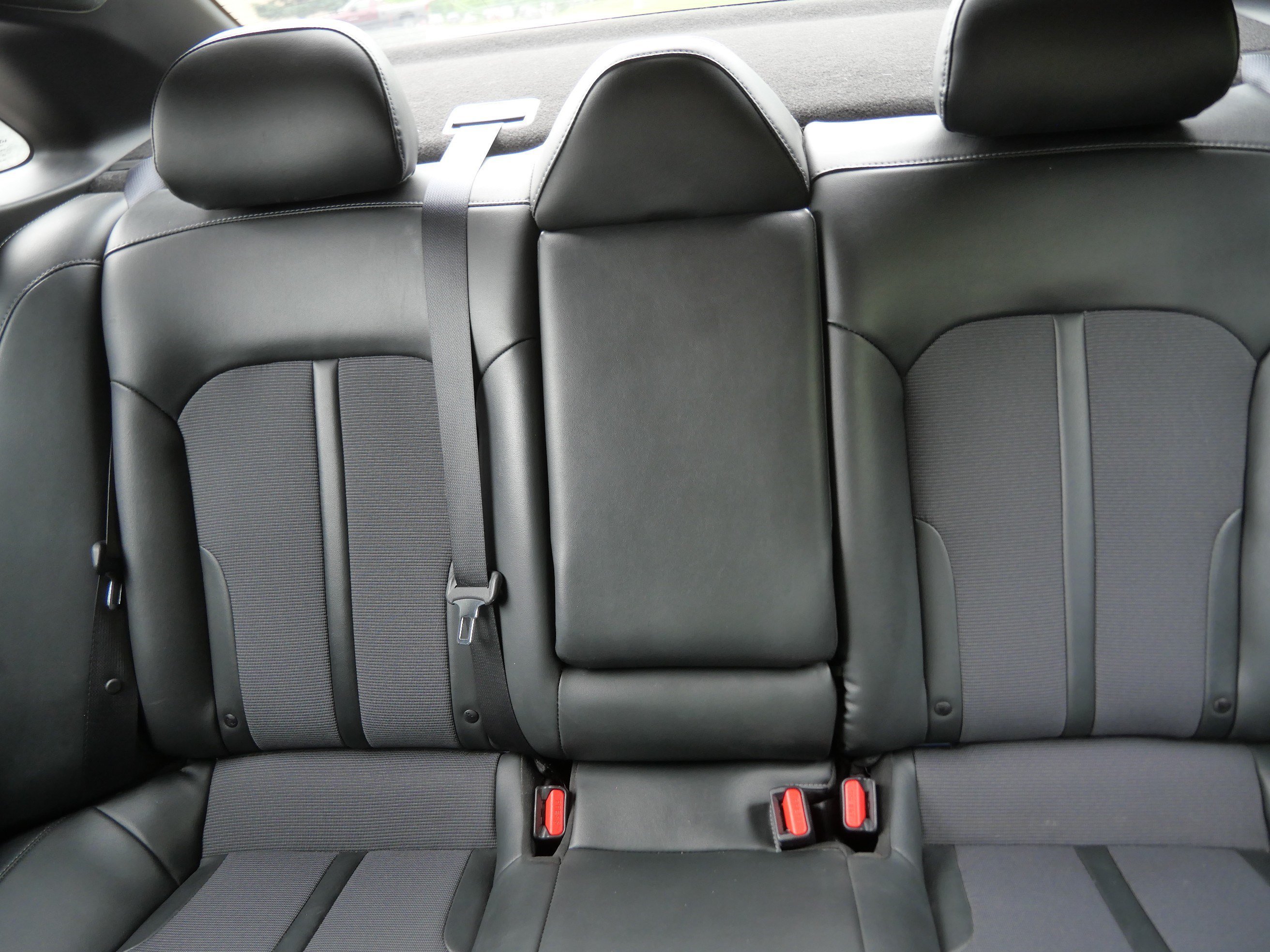 Used 2022 Sapphire Blue Kia GT-Line image 13