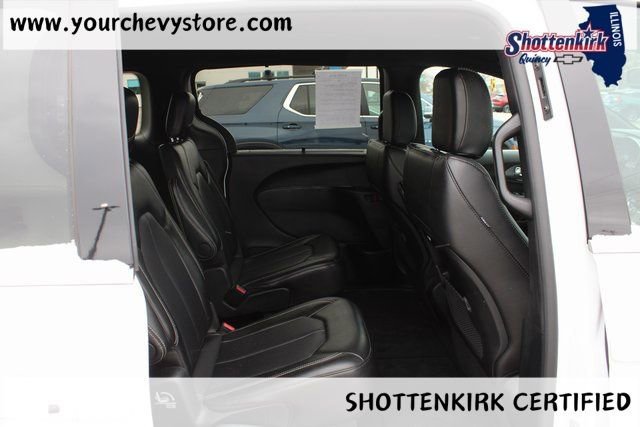 Used 2025 White Chrysler Select image 14