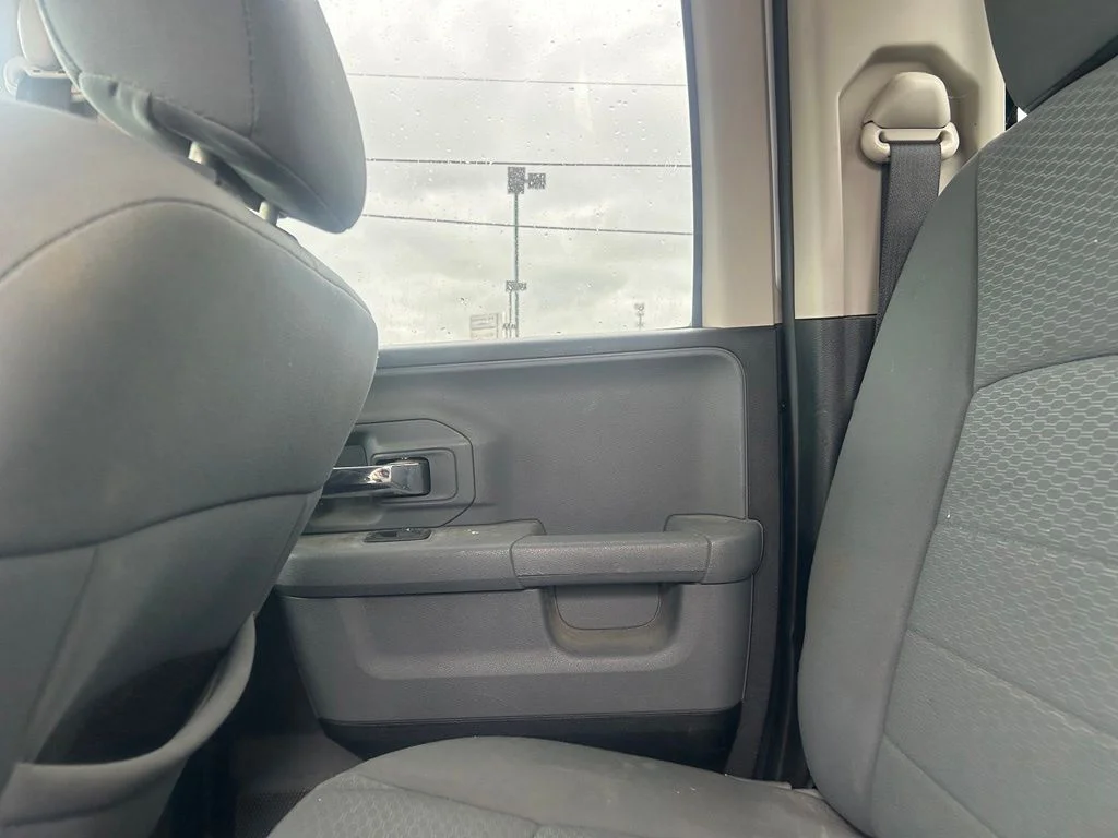 Used 2014 White Ram SLT image 27