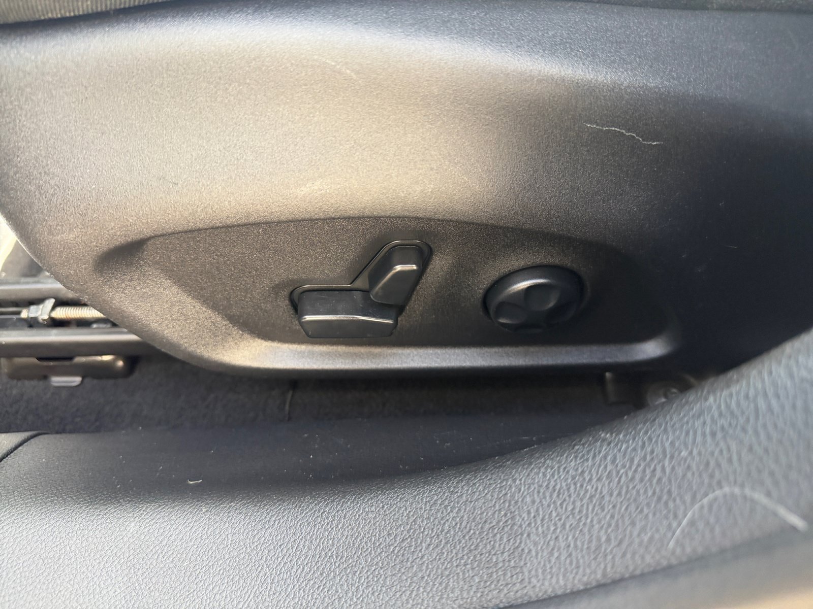 Used 2018 Billet Silver Metallic Clearcoat Jeep Limited image 9