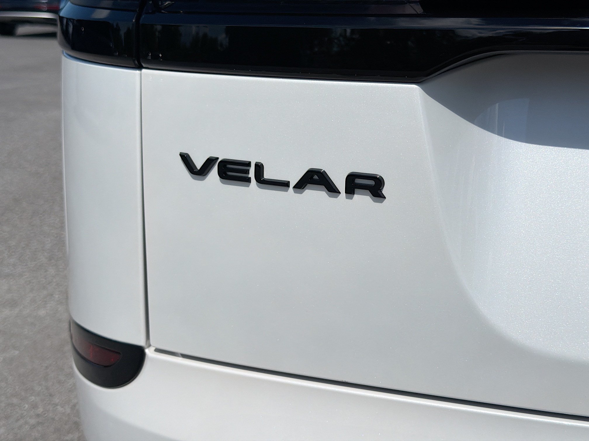 New 2026 Ostuni Pearl White Land Rover Belgravia Edition image 11