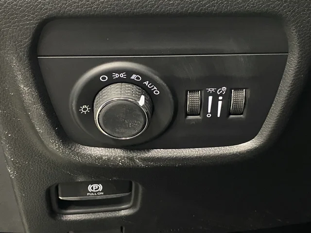 New 2026 Silver Zynith Exterior Paint Jeep Altitude image 26
