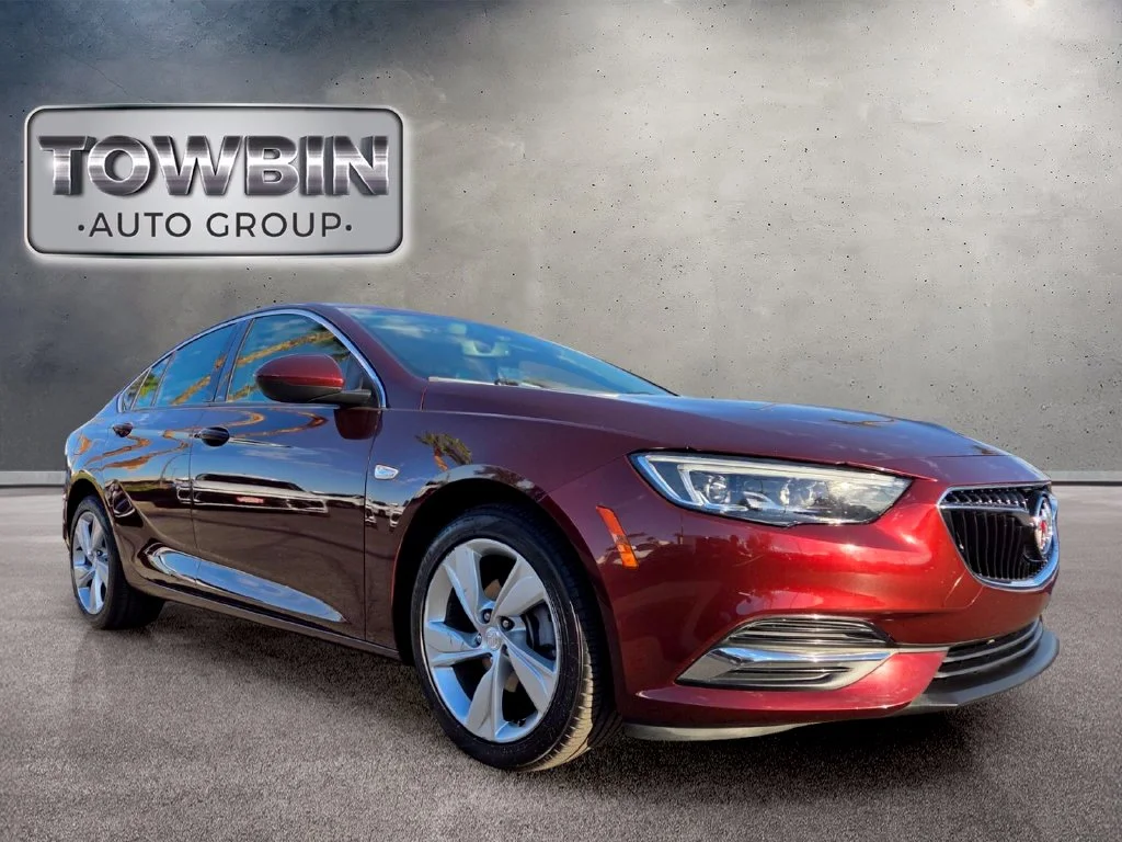 Used 2018 Red Buick Preferred image 2