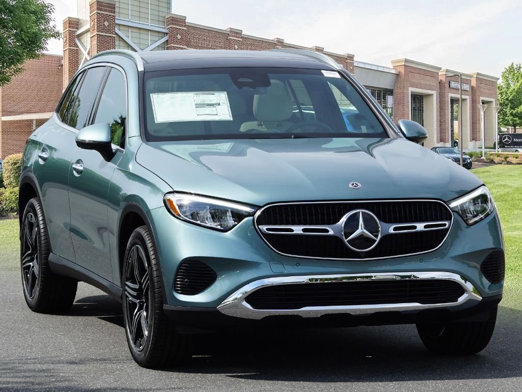 New 2027 Verde Silver Metallic Mercedes-Benz GLC 300 image 3