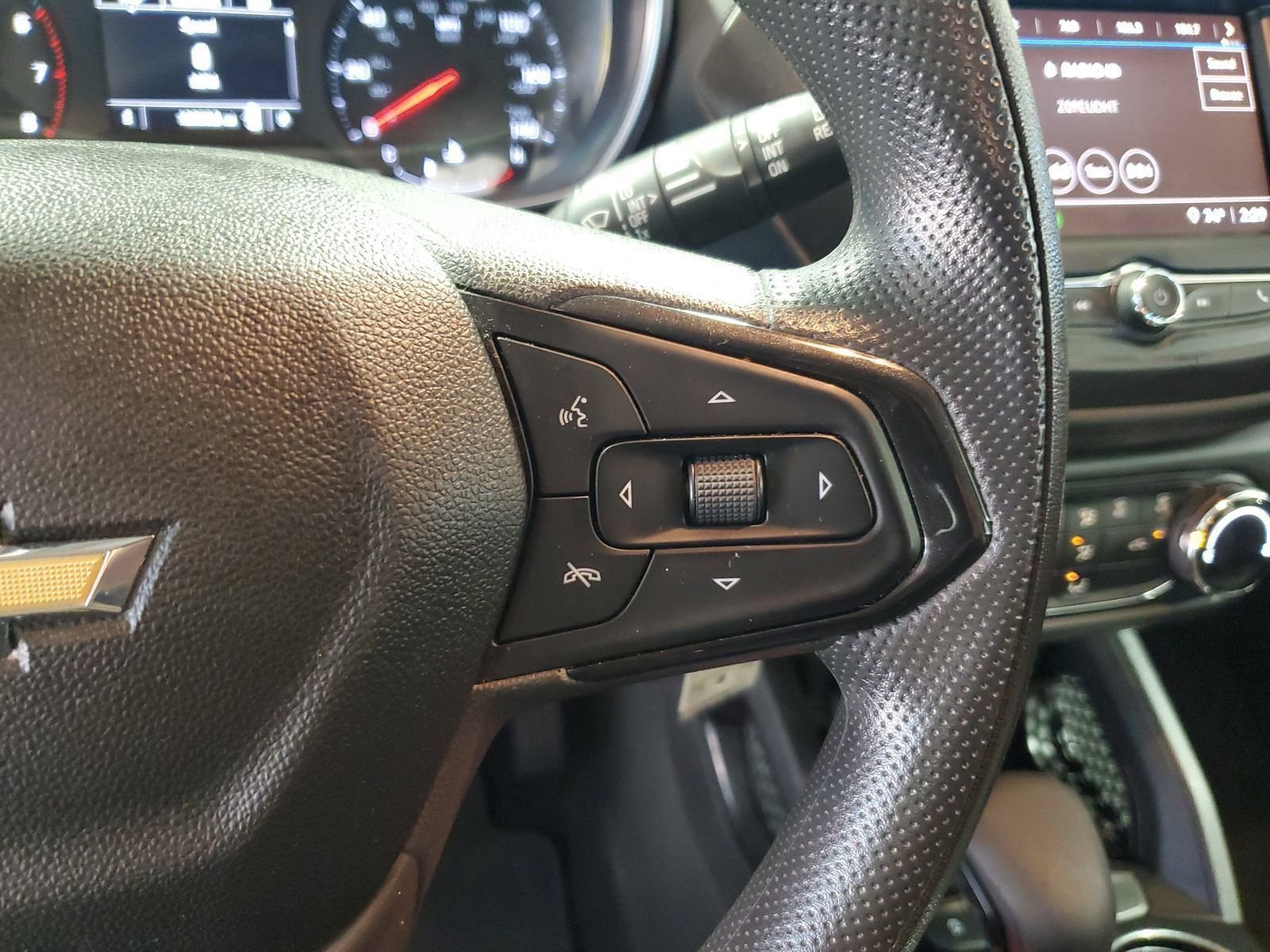 Used 2022 White Chevrolet LS image 18