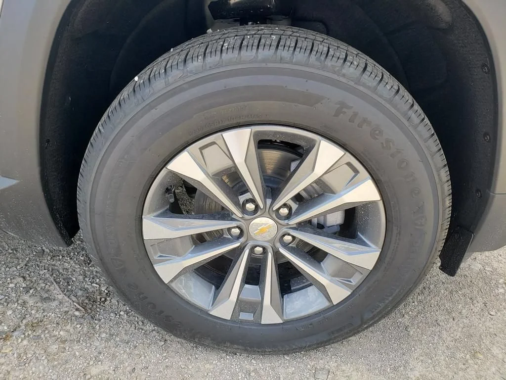 2027 Chevrolet Equinox LT - Photo 34
