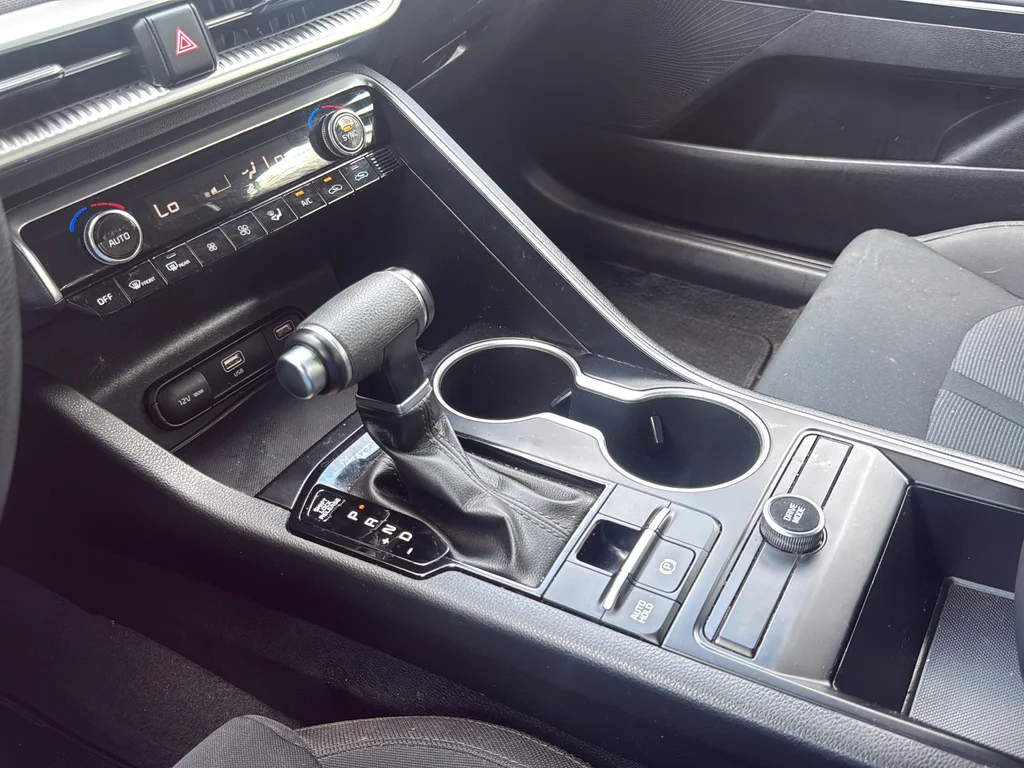 Used 2022 White Kia LXS image 22