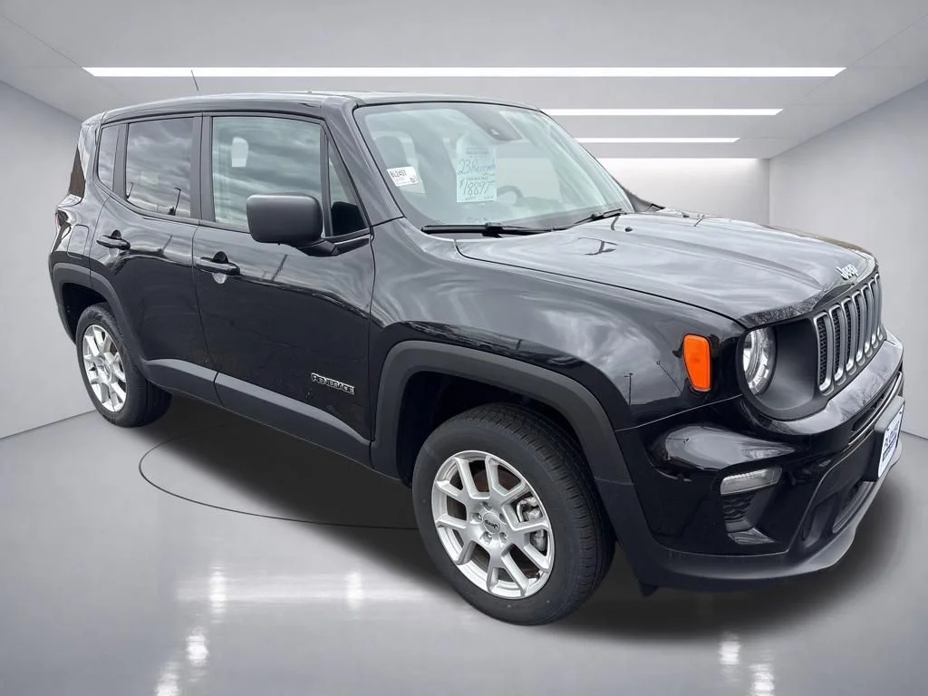 Used 2023 Black Clearcoat Jeep Latitude image 8