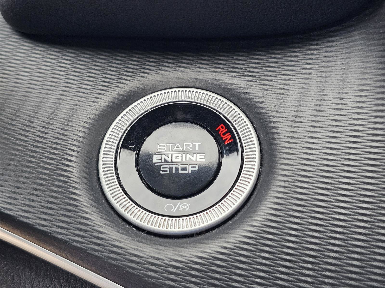 Used 2024 Silver Zynith Jeep Altitude image 23