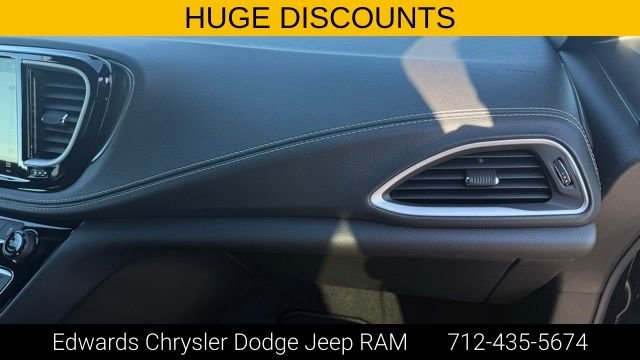 2026 Chrysler Pacifica Select - Photo 33