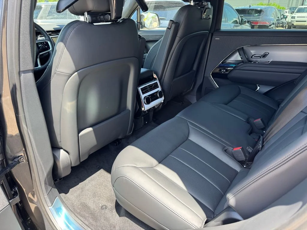 New 2026 Carpathian Gray Premium Metallic Land Rover SE image 16