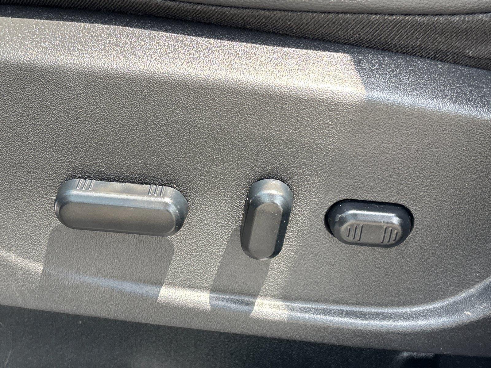 Used 2019  Ford SEL image 16