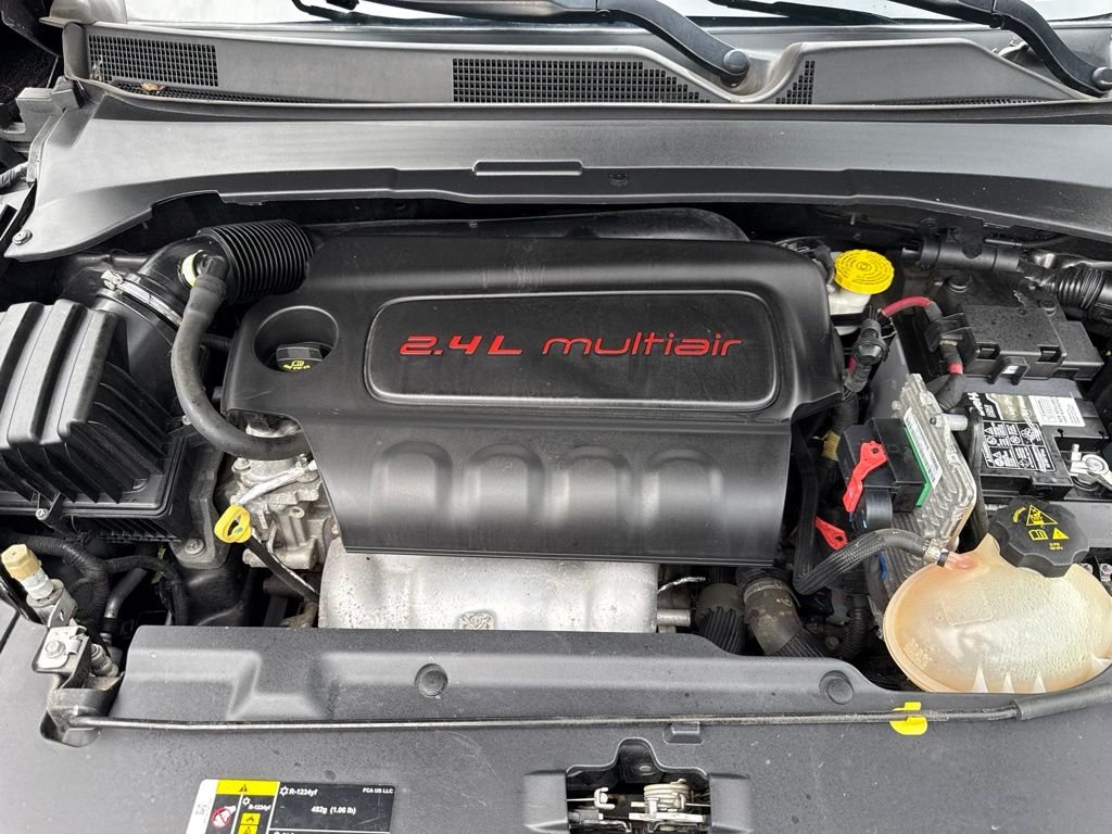 Used 2018 Gray Jeep Latitude image 12