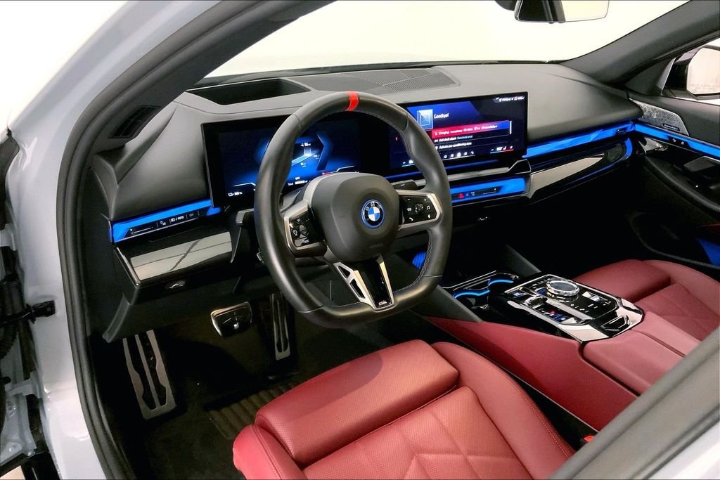 Used 2025 Brooklyn Grey Metallic BMW  image 21