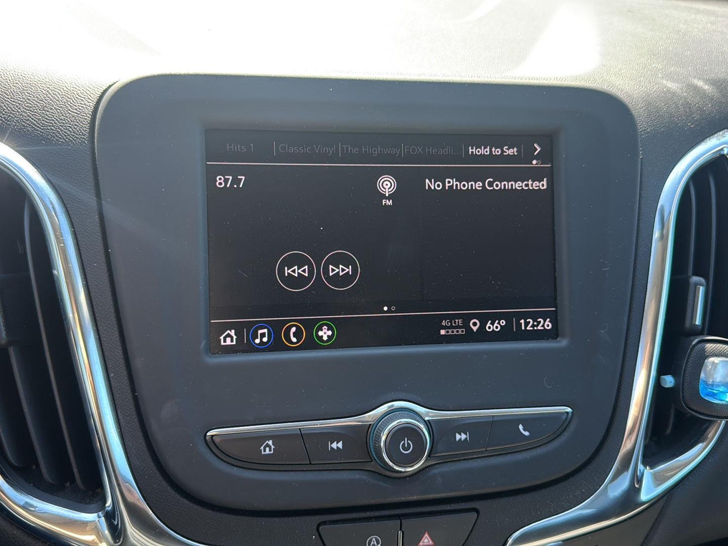 Used 2024 Summit White Chevrolet LT image 18