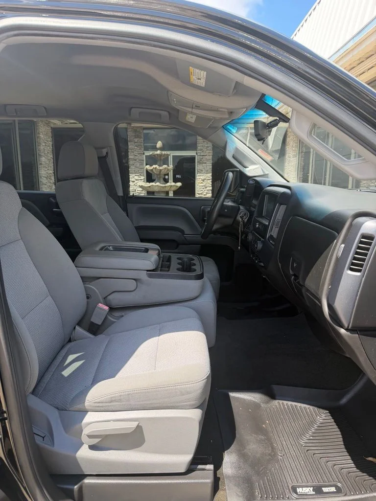 Used 2018 Black Chevrolet Custom image 23