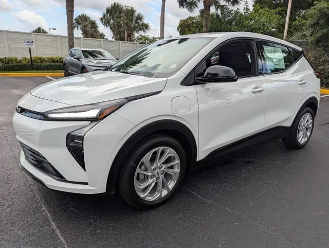 New 2027 Summit White Chevrolet LT image 3