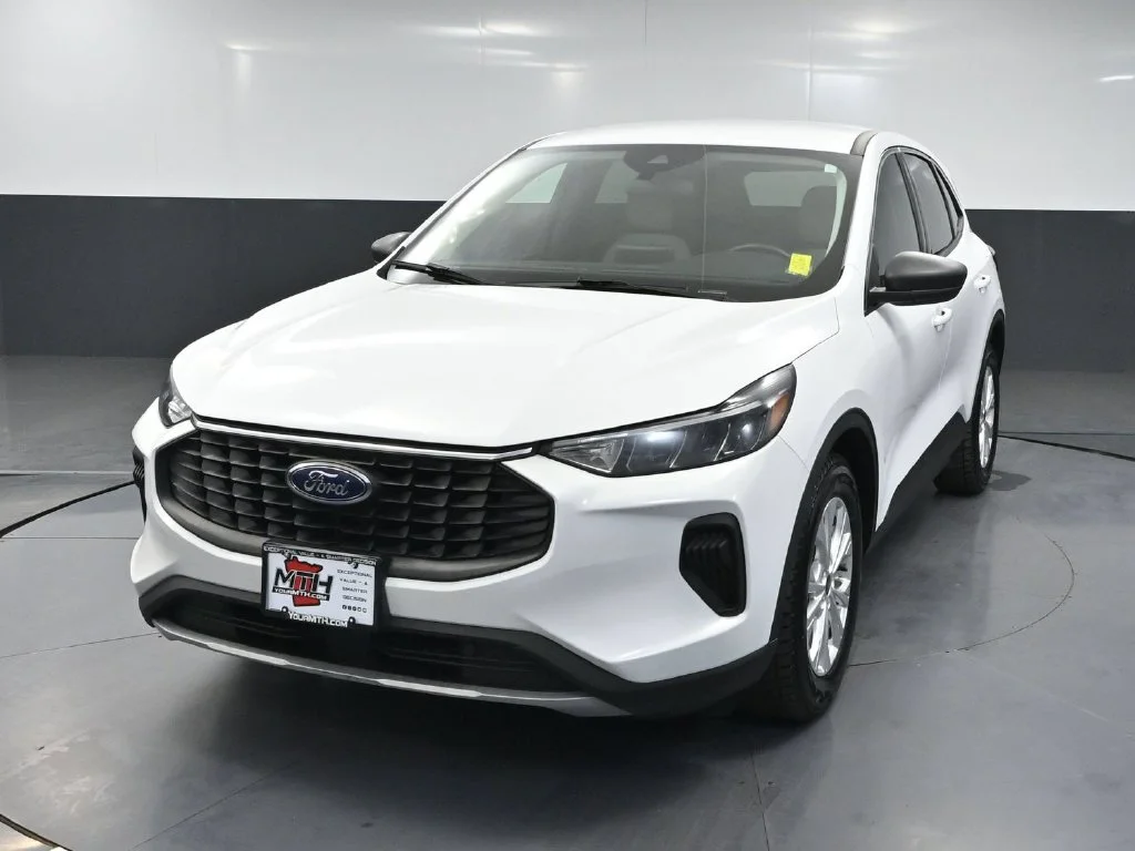 Used 2023 White Ford Active image 9