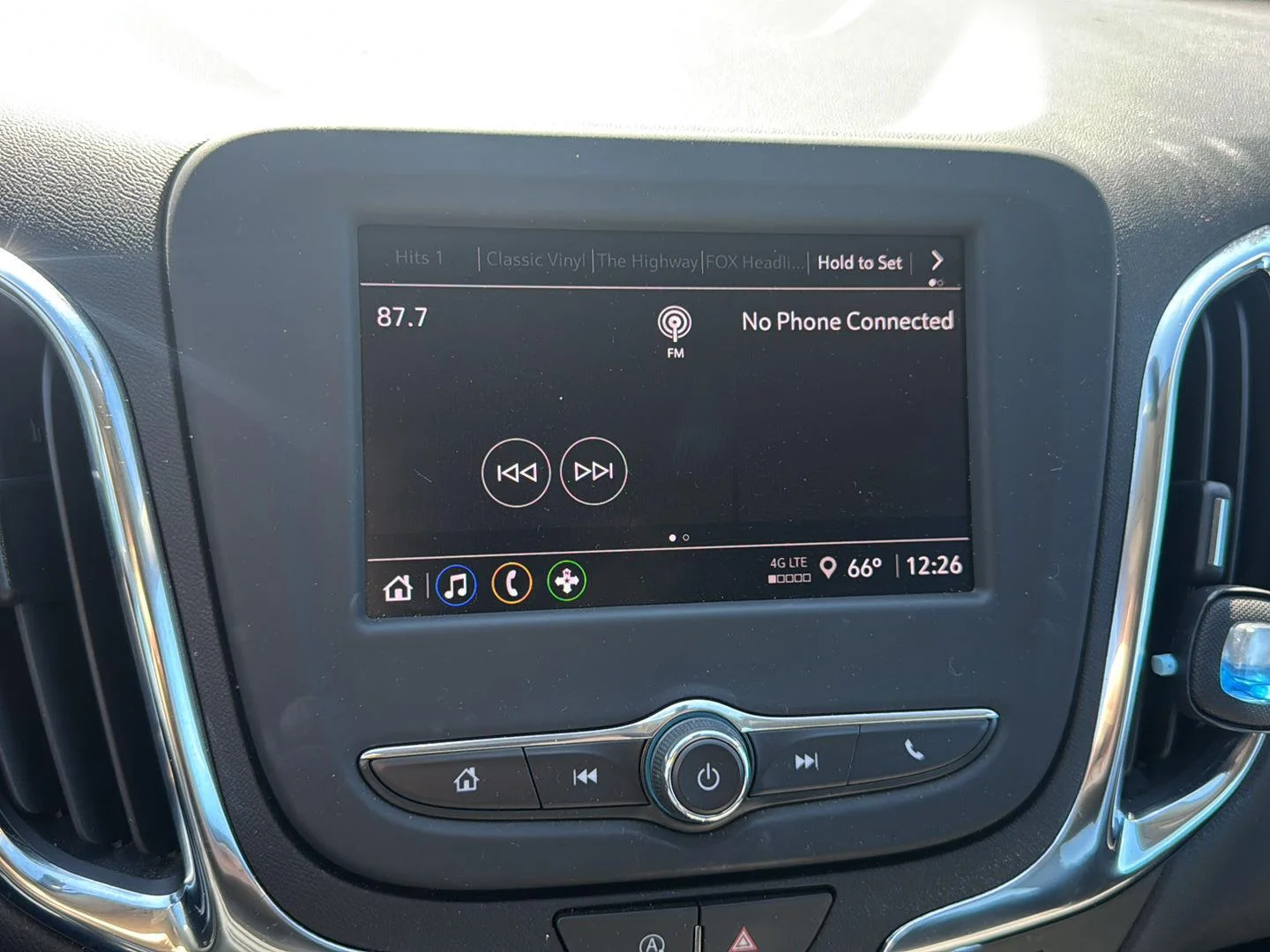 Used 2024 Summit White Chevrolet LT image 18