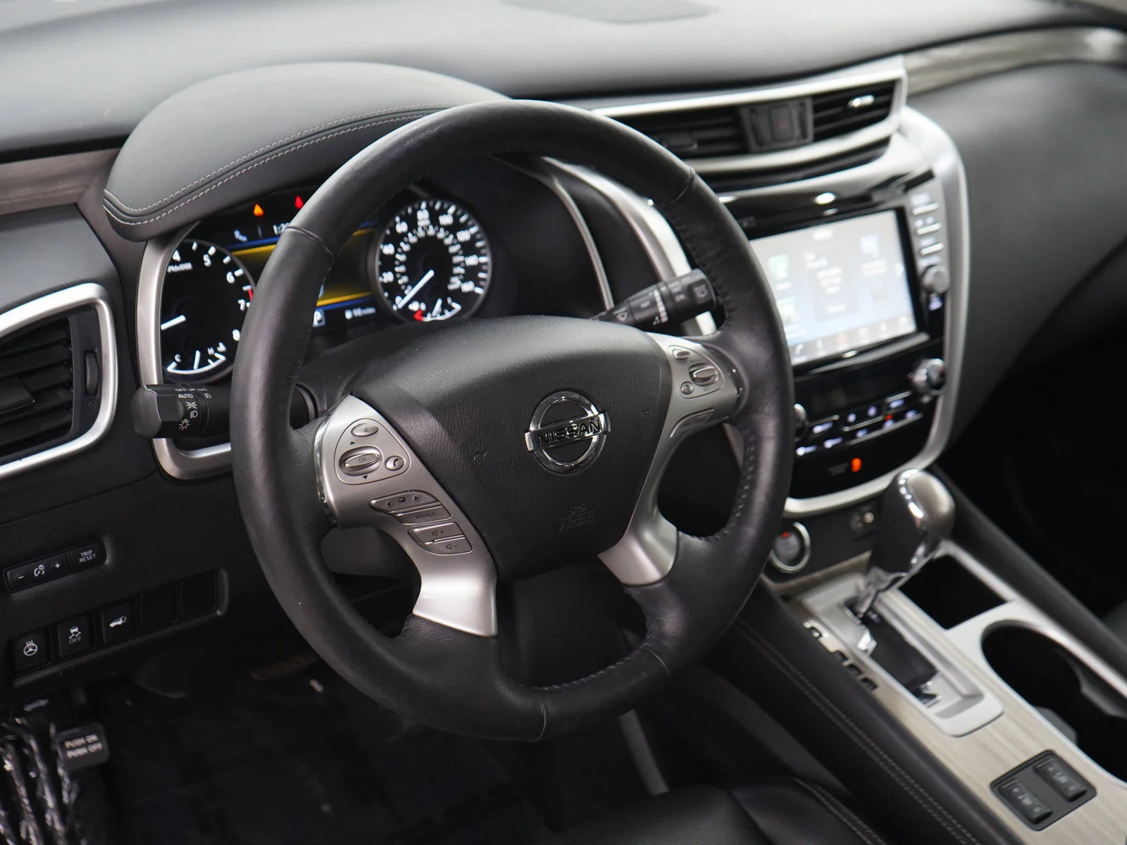 Used 2018 White Nissan SL image 21