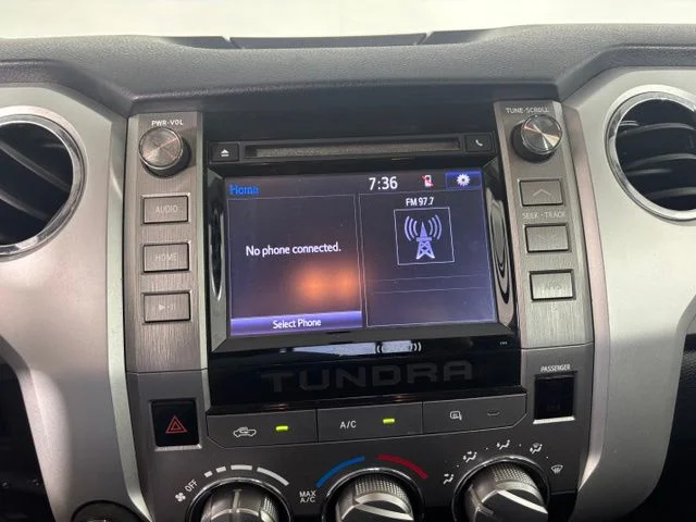 Used 2015 Silver Toyota SR5 image 24