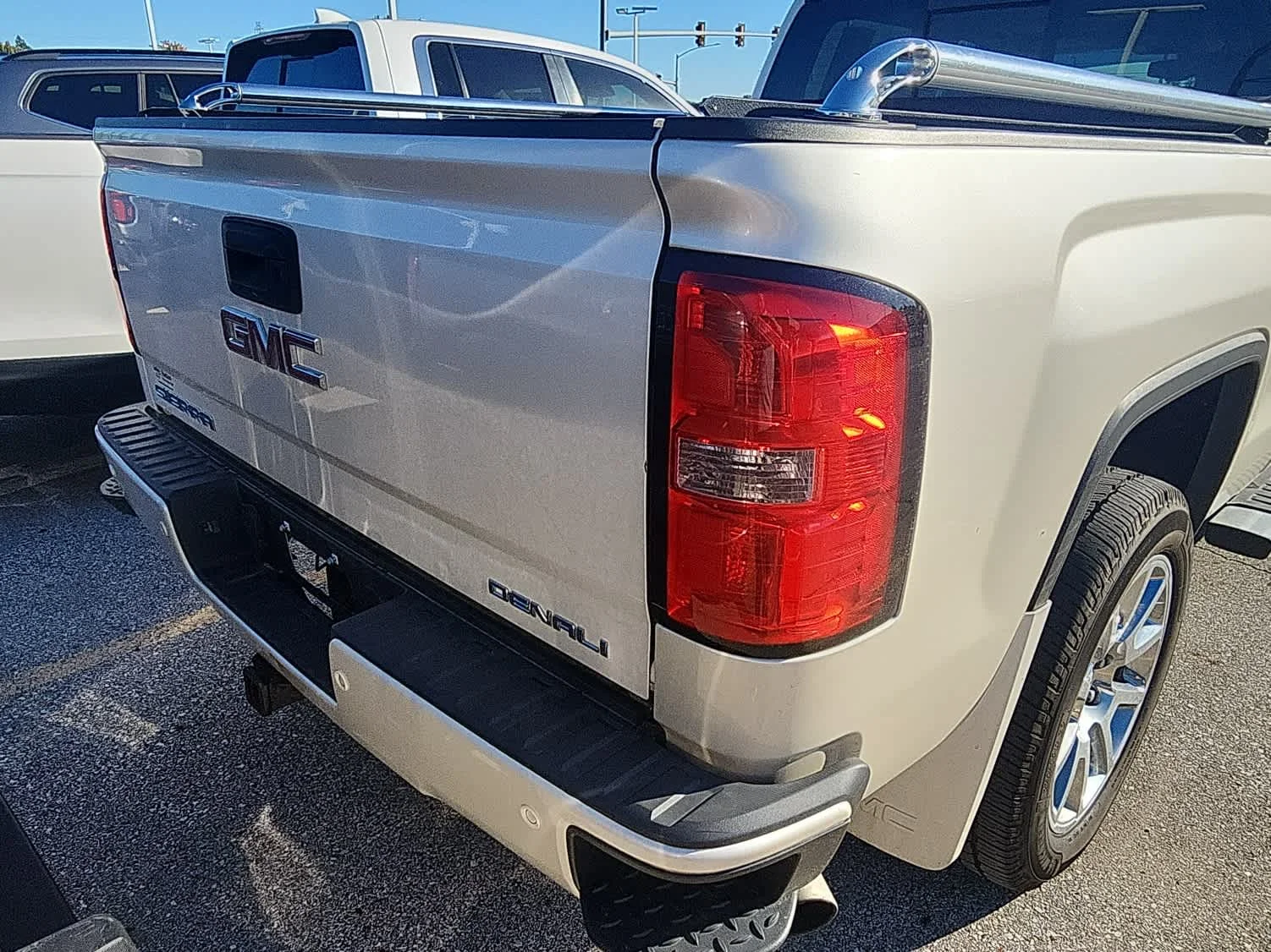 Used 2014 White Diamond Tricoat GMC Denali image 6