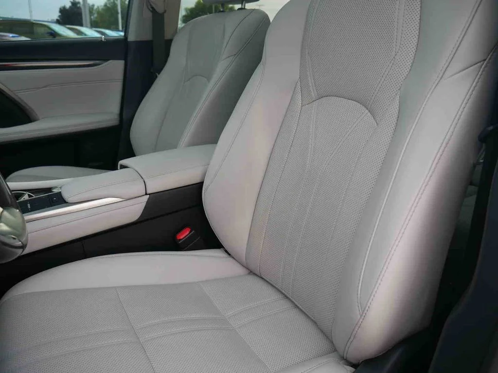 Used 2022 White Lexus 450h image 32