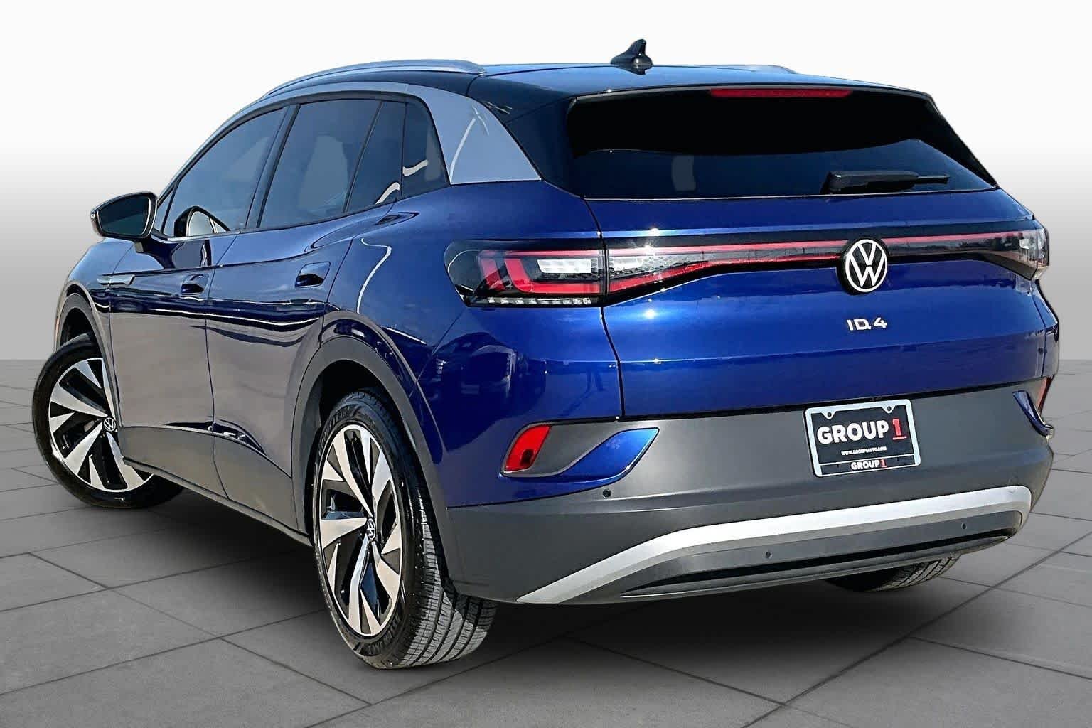 Used 2022 Dusk Blue Metallic/Black Roof Volkswagen Pro S image 10
