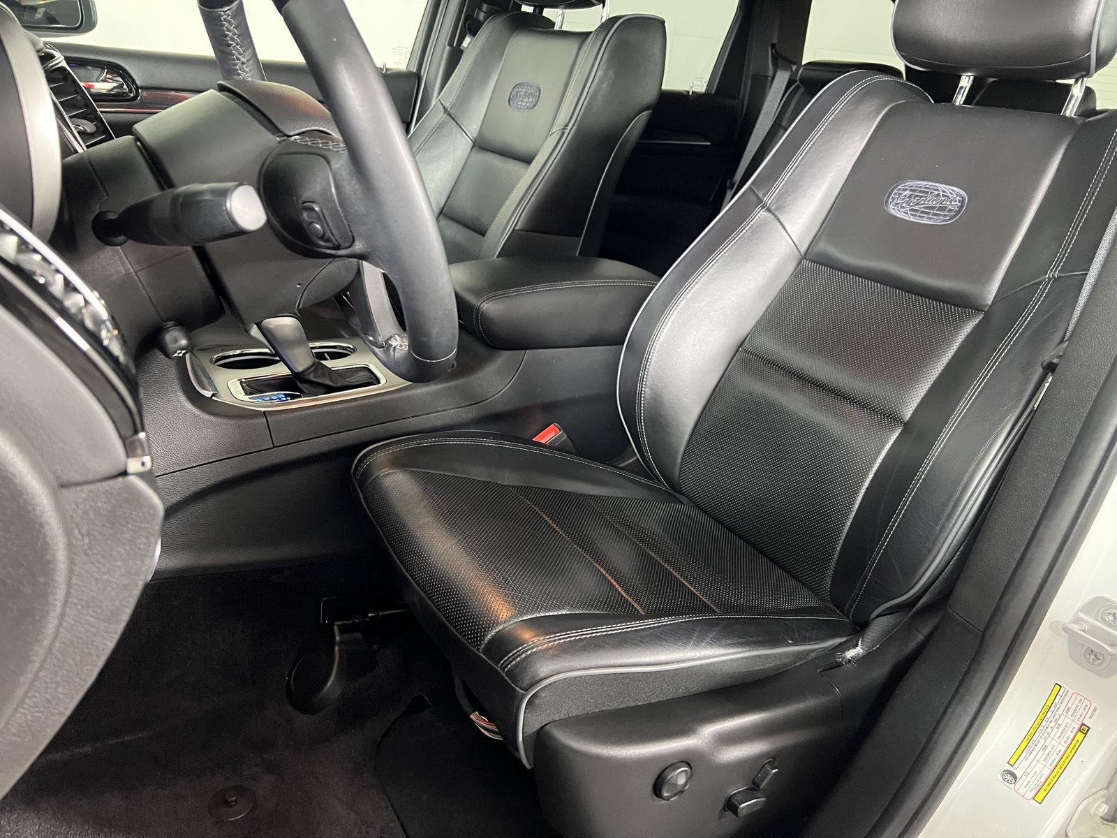 Used 2019 Ivory 3-Coat Jeep Overland image 27