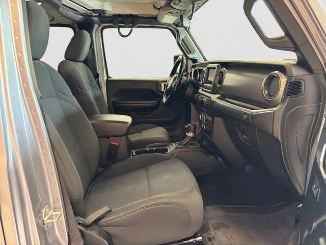 Used 2020 Silver Jeep Sport image 16