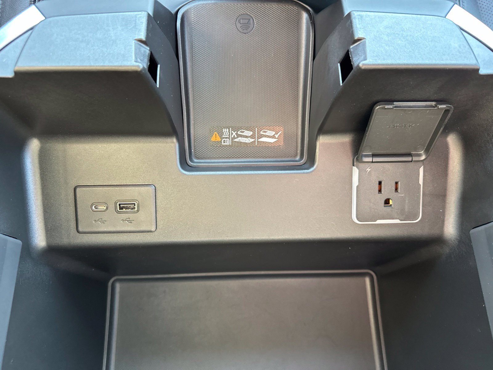 Used 2022 Gray Chevrolet High Country image 87
