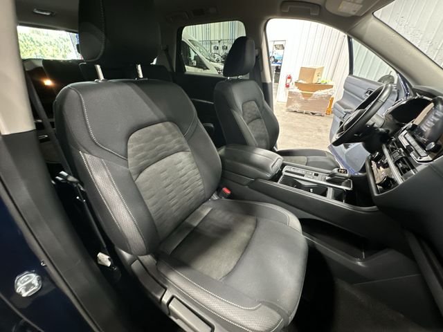 2025 Nissan Pathfinder SV - Photo 32