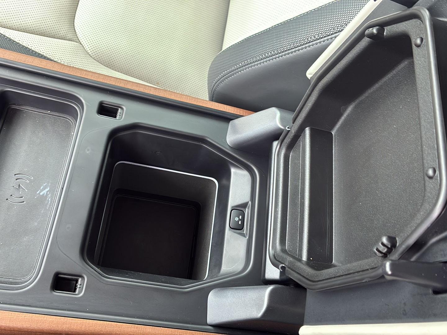 2024 Land Rover Defender X-Dynamic SE - Photo 34