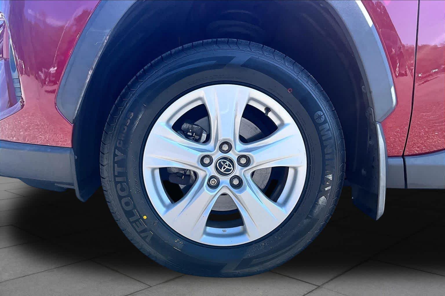 Used 2021 Ruby Flare Pearl Toyota XLE image 11
