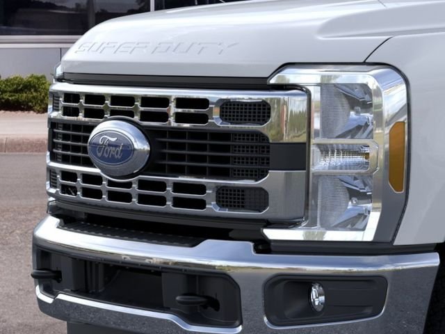 New 2026 Oxford White Ford XLT image 17