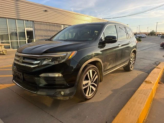 Used 2018 Green Honda Touring image 1