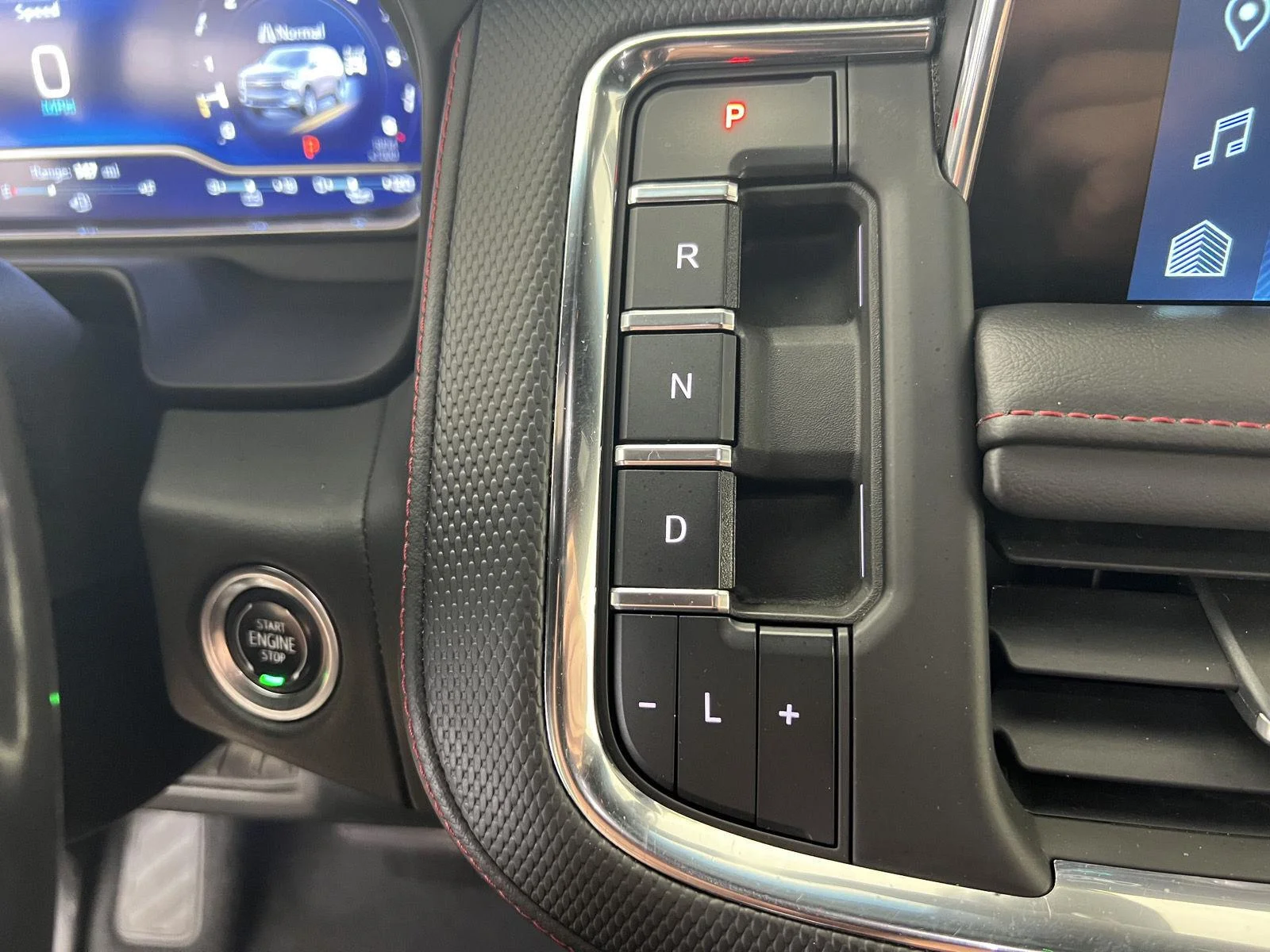 Used 2022 SUMMIT WHITE Chevrolet RST image 19