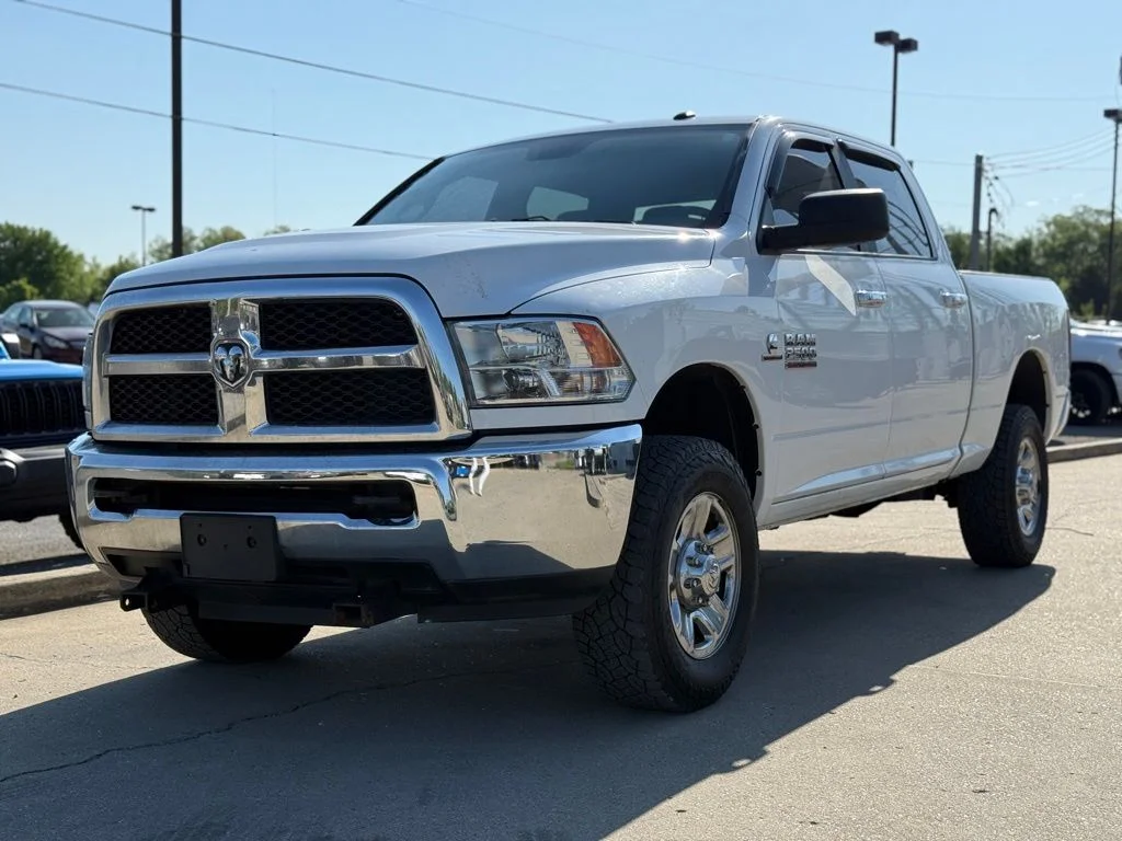 Used 2018 White Ram SLT image 2
