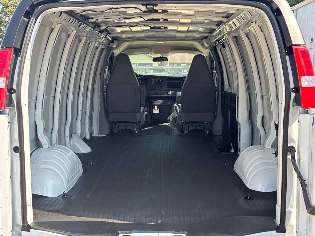 2026 GMC Savana Cargo Work Van - Photo 7